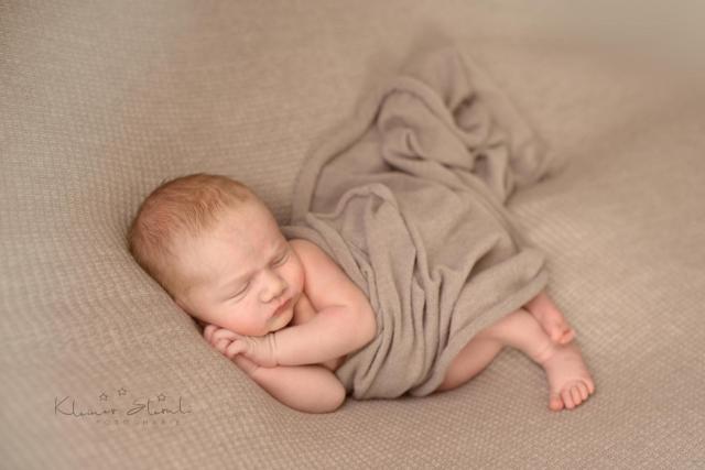 Fotografia recém nascido no Porto com cores naturais
