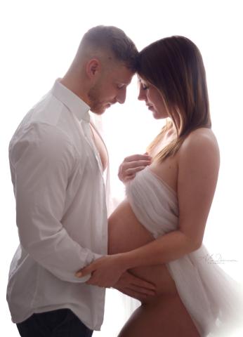 Fotografia elegante e simples de gravidez e maternidade em Ermesinde no Porto